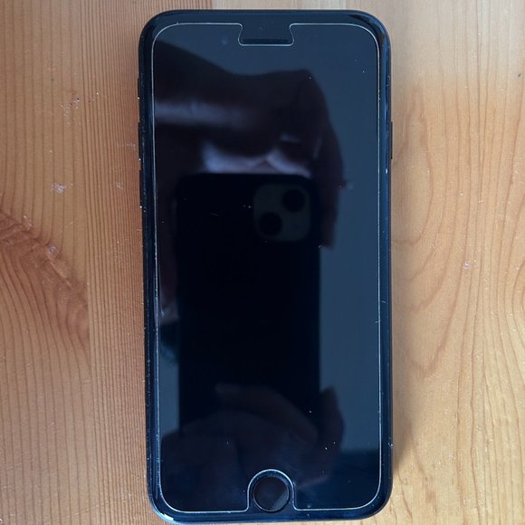 Apple iPhone 7 (EUC, Unlocked) - Picture 6 of 13